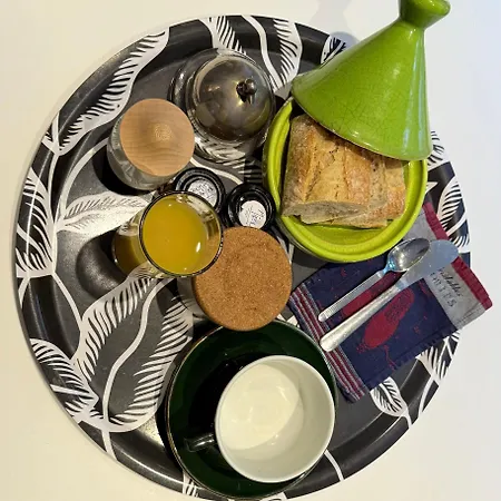 Le Cabanon Du Faron Dans Un Jardin Avec Son Petit Dejeuner 土伦